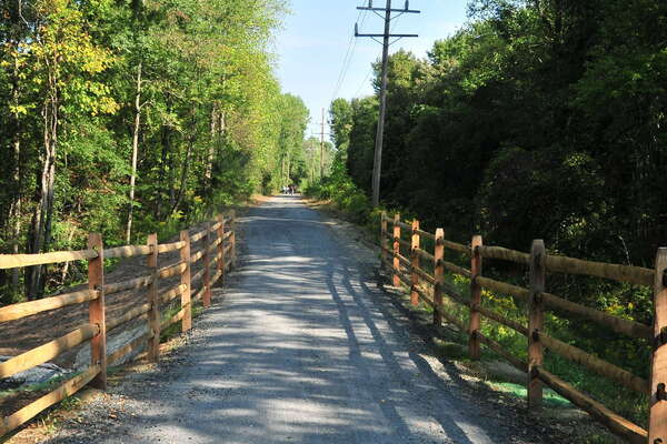 Wide trail, nice brisdges