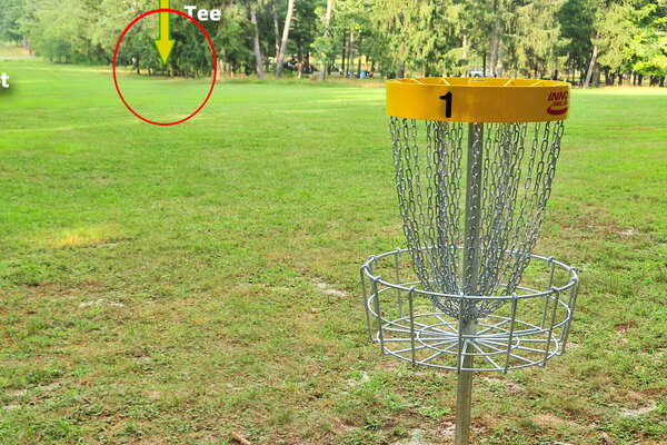 Walk between Hole 1 and 2