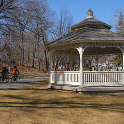 An early spring quick stop in Grace Lord Park (2009) - 03/21/2009